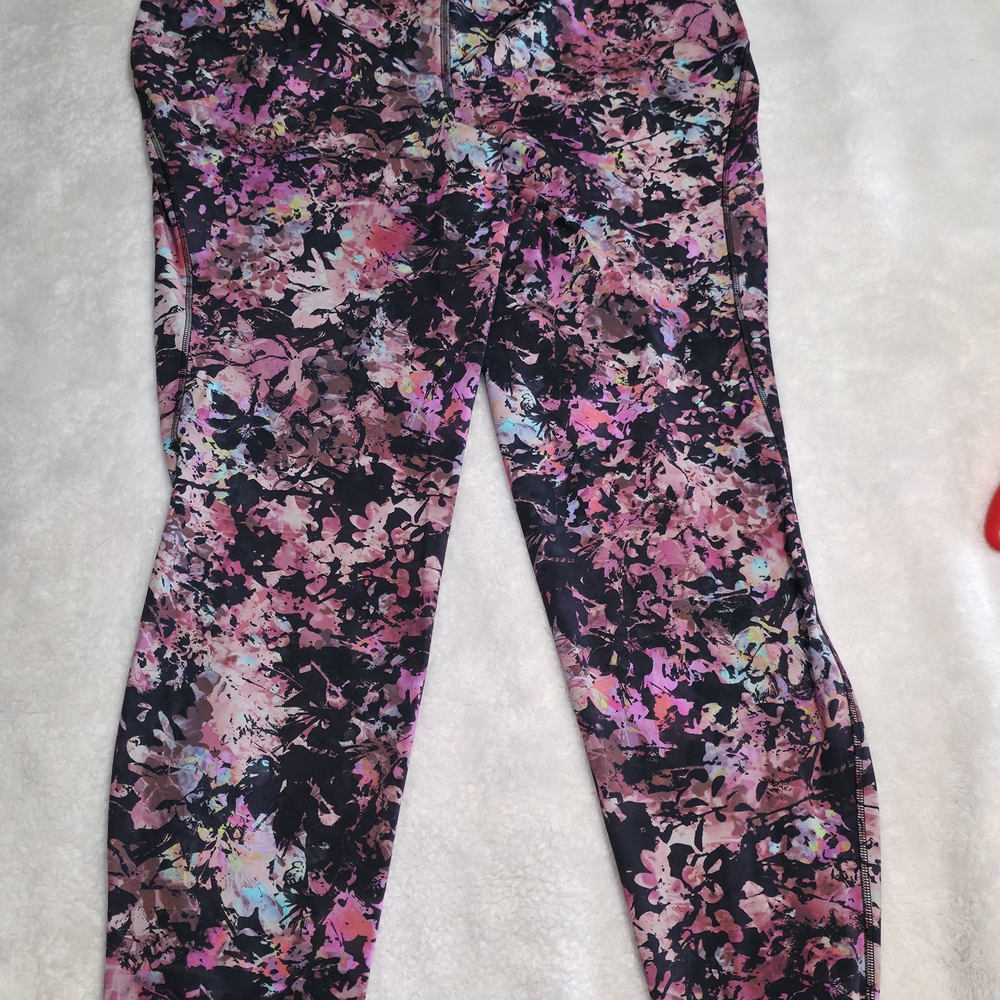 Women's Lululemon Leggings - Picture 8 of 9